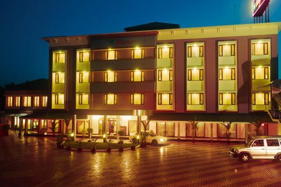 Hotel Elegance Kaladi Exterior photo