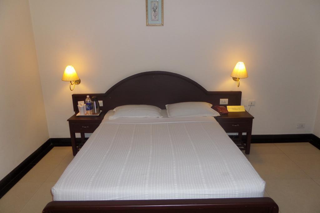 Hotel Elegance Kaladi Room photo