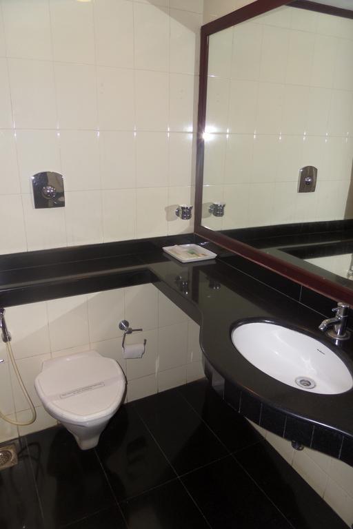 Hotel Elegance Kaladi Room photo
