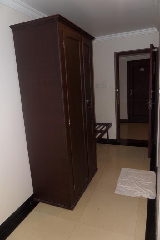 Hotel Elegance Kaladi Exterior photo