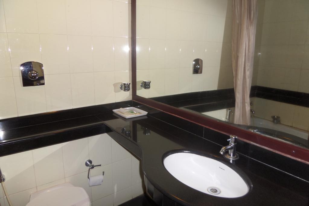 Hotel Elegance Kaladi Room photo